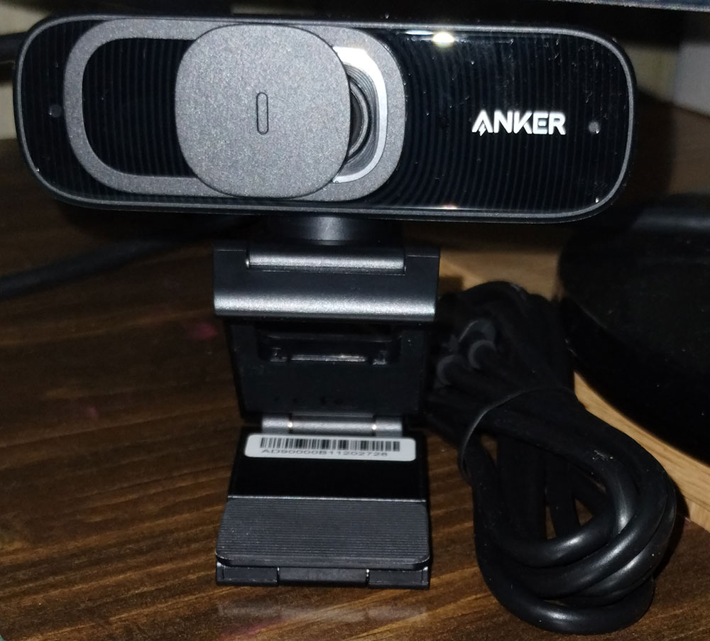 Lens cover and adjustable mount features of the AnkerWork PowerConf C300 Webcam